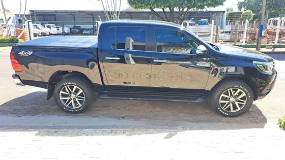 TOYOTA HILUX 2.8 SRX 4X4 CD 16V DIESEL 4P AUTOMÁTICO